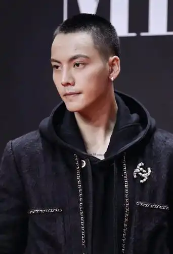 平头寸头真的很神奇理成寸头才是检验男神的标准啊!