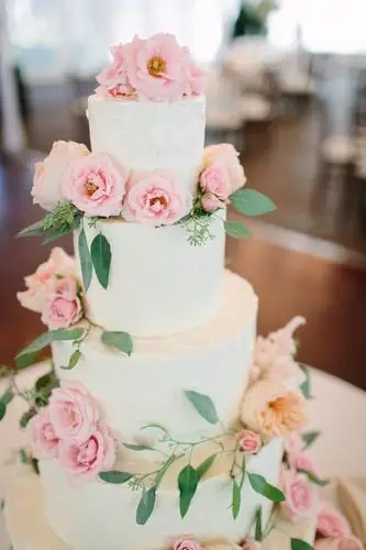 20 floral wedding cake ideas to add a dose of romance to your