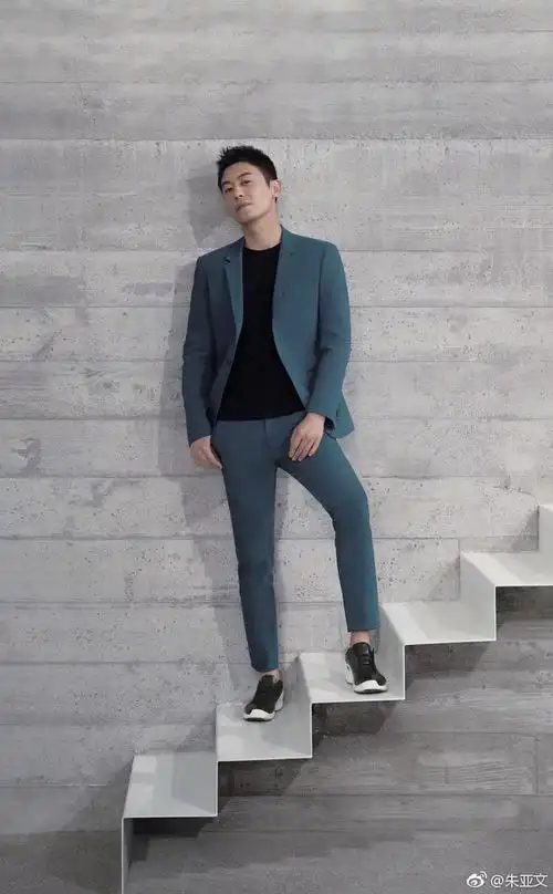 靠实力和实力爱妻上热搜的朱亚文,真·教科书般好先生典范了!