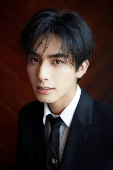 你认为谁是最美面孔的中国男明星呢?