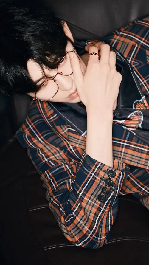 蔡徐坤高清iphone手机壁纸_明星_手机壁纸下载_美桌网