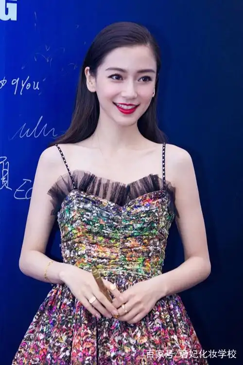 小清新长卷发,以及中分长卷发,每一款都很美,不得不说鹅蛋脸确实不挑