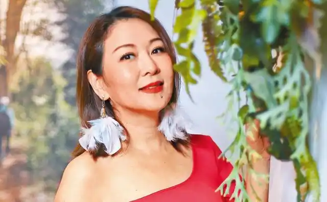 赵丽颖|51岁知名女星宣告停经,为小12岁丈夫拼子7年,曾吞青蛙喝老鼠汤