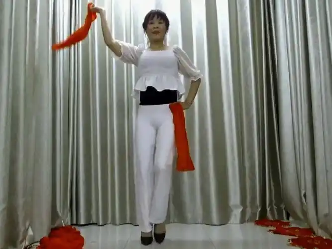 雪梅黑姑娘广场舞 (8)