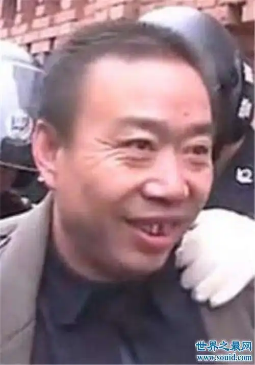 人民英雄胡文海被判处死刑杀害14名村官后逃走