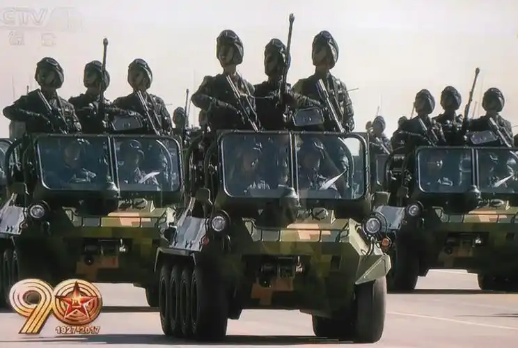 中国人民解放军建军九十周年阅兵式图片专辑 一一雪松手机在电视屏