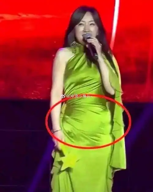 53岁杨钰莹也不像照片里修的那么年轻.