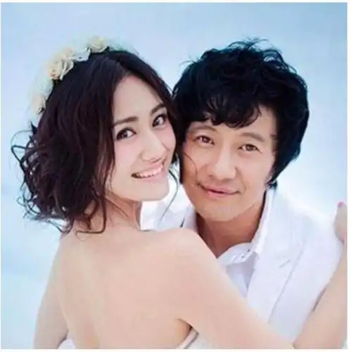 张萌老公个人资料简介张萌和老公吕超各方面都蛮配的