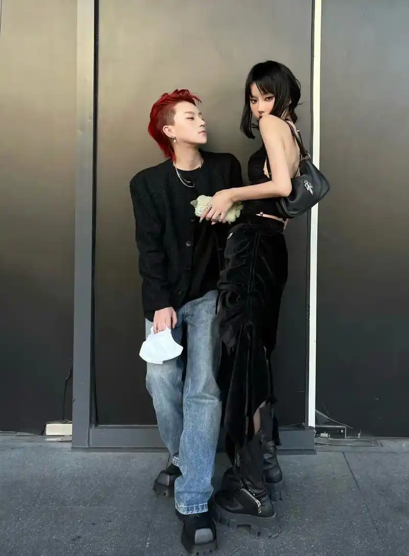 好好待在我身边,不准放手,不准跑,我好好爱你,你也好好爱我, - 抖音