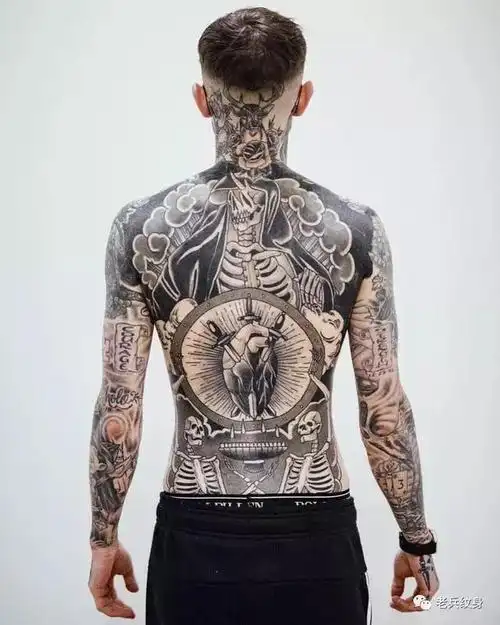 千呼万唤始出来满背纹身素材