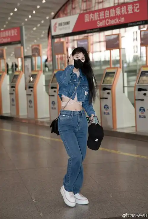 小蛮腰还有超明显的马甲线,身材管理好绝!鲨晕我#李菲儿马甲线