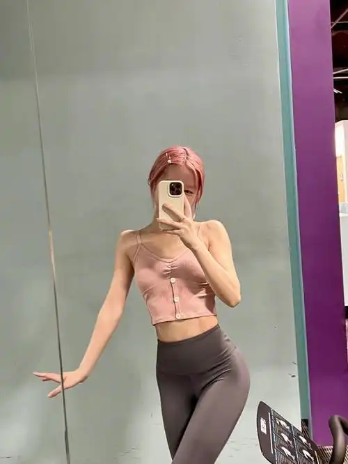 徐娇分享健身美照大秀好身材 与粉丝交流练臀秘诀!