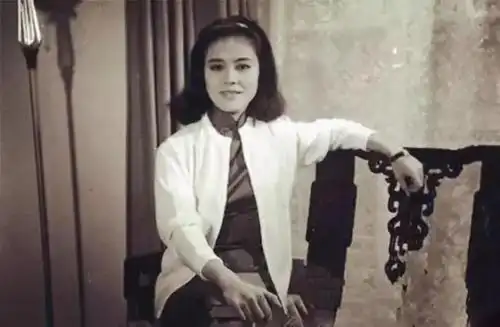 今天我们就来看看年轻时的归亚蕾.