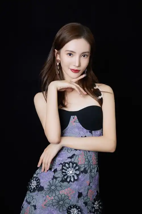 金晨印花吊带裙性感写真图片46