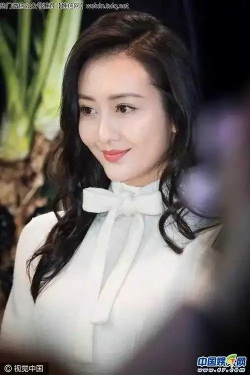 薛之谦,杨紫 ↓↓↓ 【回应传闻:没有介入别人婚姻没有婚史 王鸥优雅