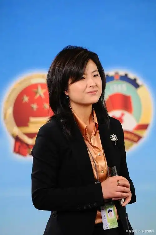 著名央视主持人张泉灵曾经在《勇气》里写过一篇序,里面有提到她的