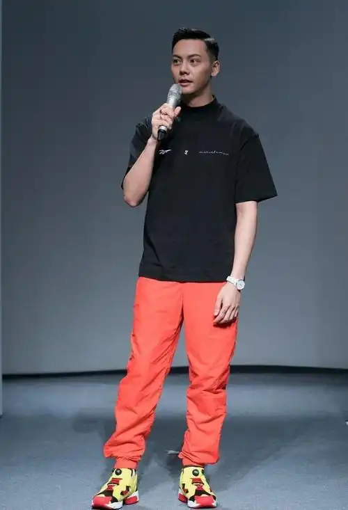 陈伟霆不愧是行走的荷尔蒙百元短袖都能穿出大牌感太帅了