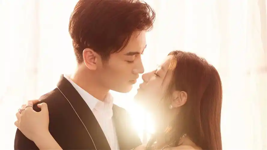 这四大星座女眼睛漂亮,让人感到气质不俗,想要靠近