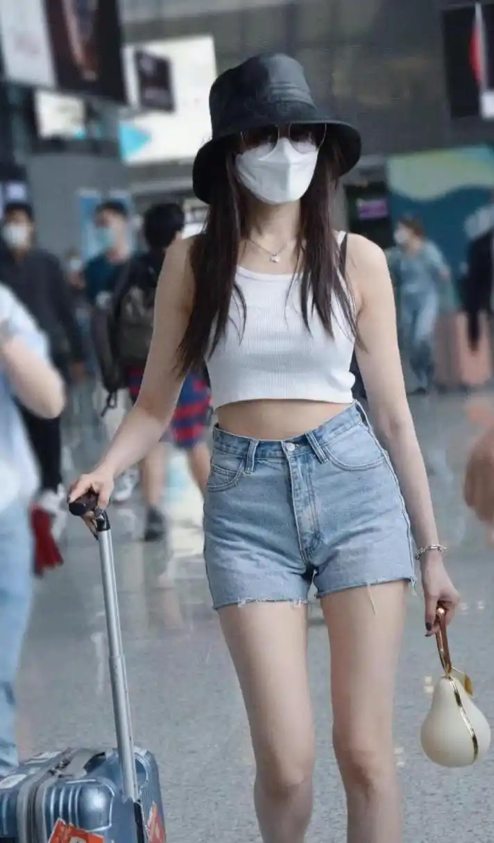 张天爱现身上海机场,这身材简直太棒了,这才是夏天该有的样子   #中国