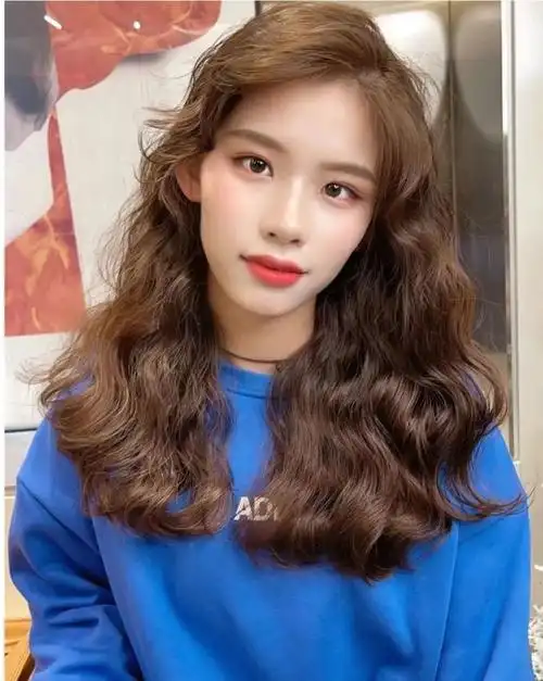 今冬爆火发型13款,烫烫染染就是不一样,好看还时尚插图11