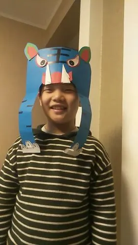 焦东路小学二年级美术——虎虎生威的虎头饰作业展