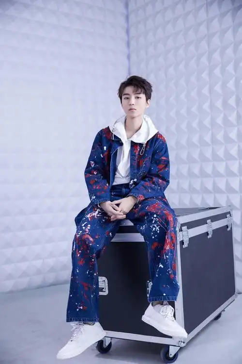 王俊凯干净阳光帅气迷人写真