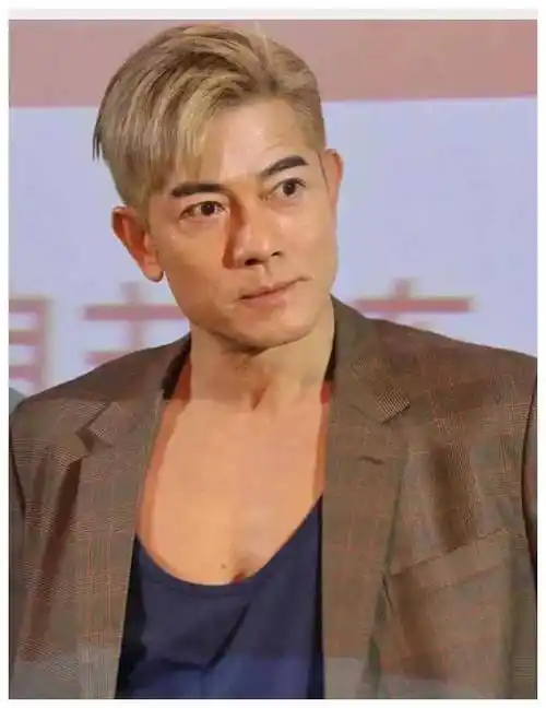 郭富城生图,想不到已近60岁,让方媛花痴连连!_生活