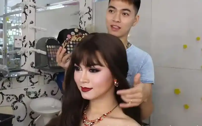 一男生体验装扮成女生,生日当天实现了,妆后足以以假乱真