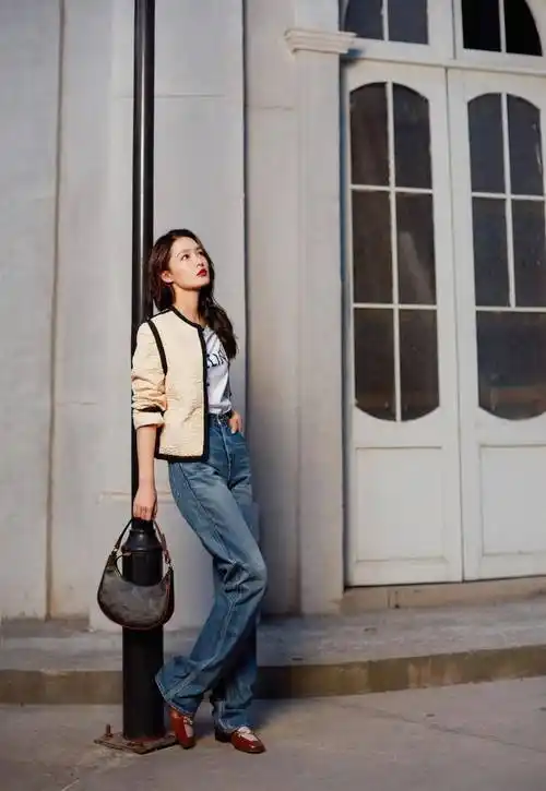 原创李沁真会穿一件紫色衬衫搭配配牛仔裤街拍清新甜美温柔又时髦