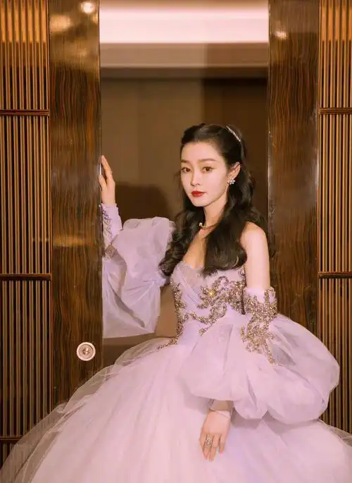 原来当时爆料的紫色晚礼服就是宋轶啊!_高清图集_新浪网