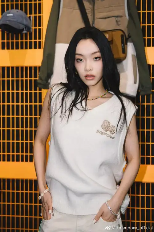 t集团先锋大使@刘柏辛lexie聚焦先锋潮流,带来新锐有态度的先锋潮流