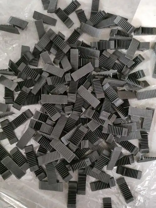 玻璃压紧块玻璃垫块塑料固定门窗断桥窗玻璃垫片飞机插片夹托配件