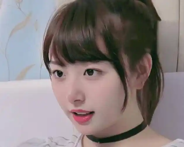 孔雪儿旧照曝光,截图放大五倍仔细看,五官有没有变化很明显_青春_蜜蜂