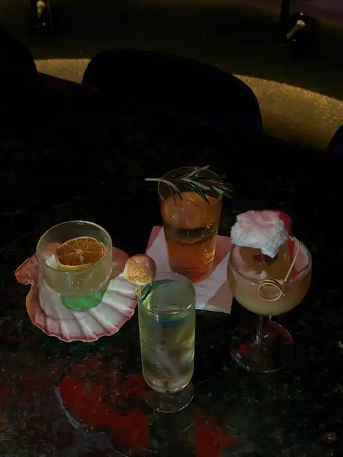 上海酒吧小众bar边看展边喝酒的体验