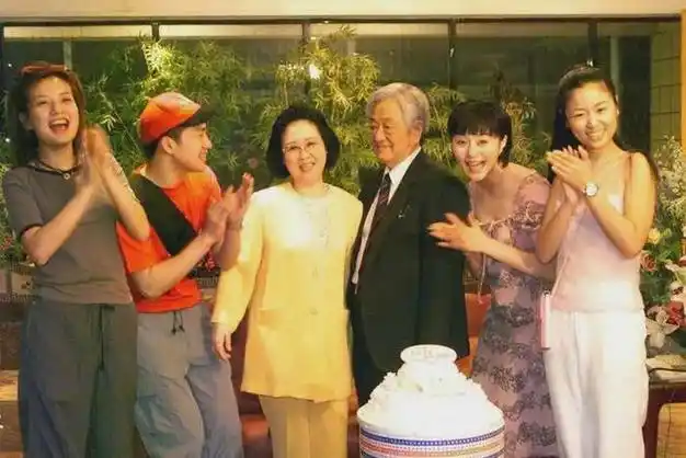 范冰冰牵手87岁赵世曾,默契共舞让人惊艳!