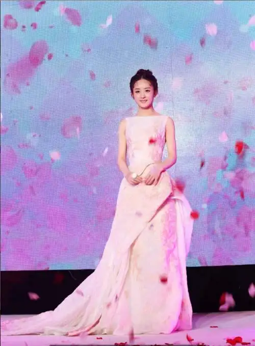 赵丽颖恋情曝光 春节疑与男友共赴海岛