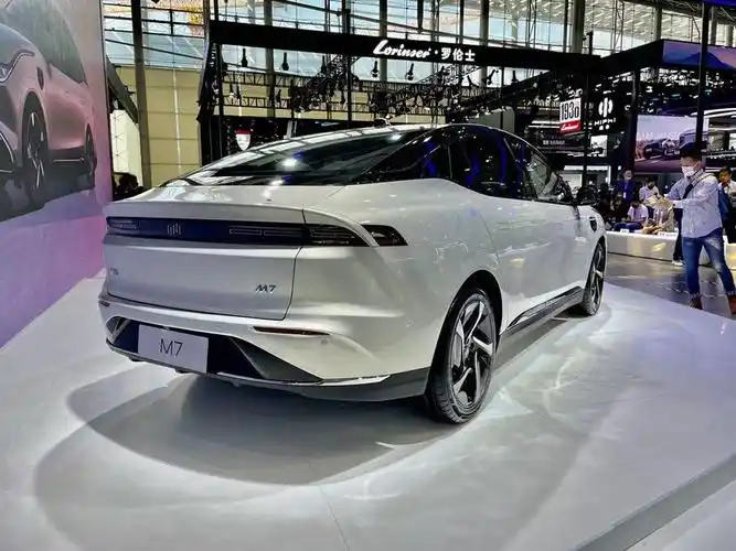 2021广州车展:威马首款轿车威马m7亮相