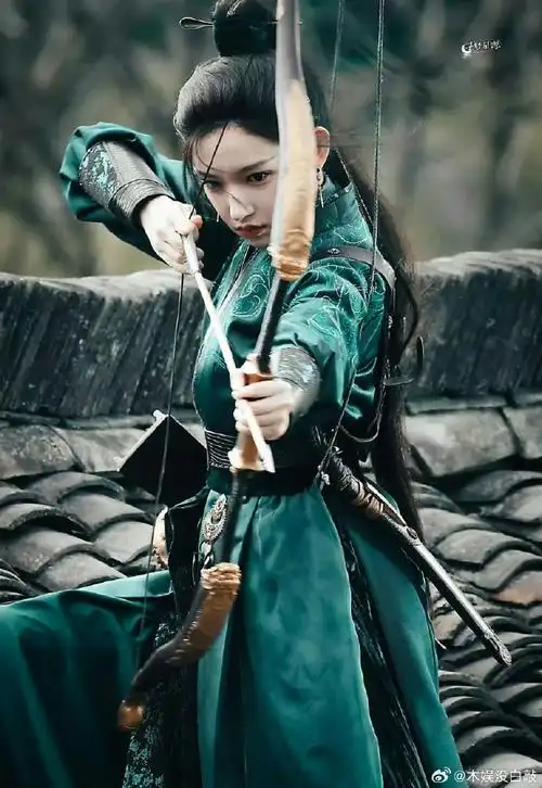 程潇青墨劲装造型##程潇又杀回了古装