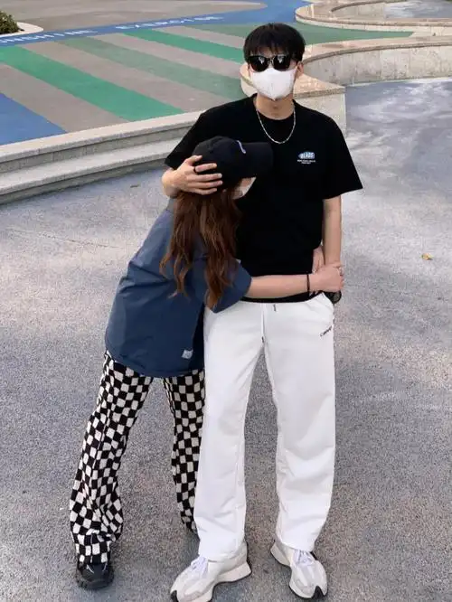 ootd158178情侣短袖穿搭