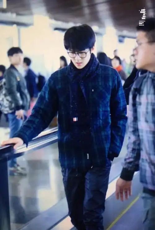 杂志销量韩娱第一##勋球漫游记#@wu世勋-exo那年今日|160216 la机场