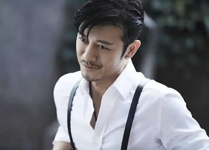 亲妈是导演,干妈是导演,20年都捧不红他,却在娶妻改名后火了_林雨申