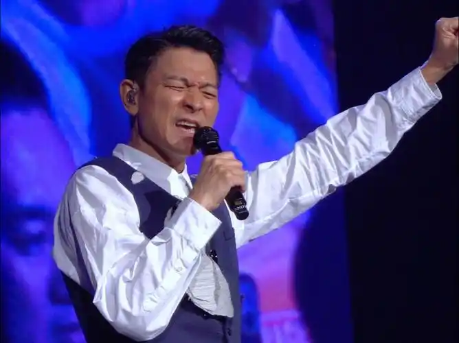 刘德华上海演唱会《如果你是我的传说》大合唱 华仔现场开玩笑"如果不