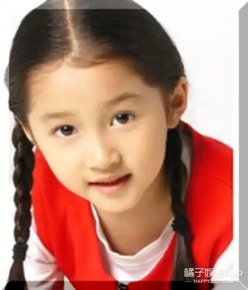 老照片关晓彤童年照片合集每一张都超可爱啊