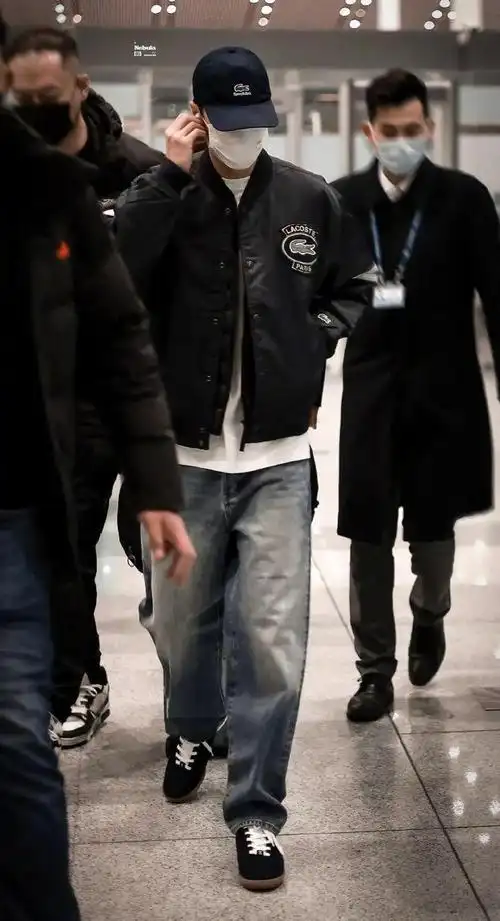 王一博出发去巴黎时装周了巴黎反击战正式拉开帷幕