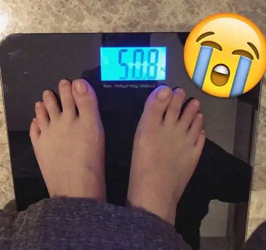 八卦景甜称体重旧照被翻出把酒店毛巾铺在地上被网友吐槽素质差明星