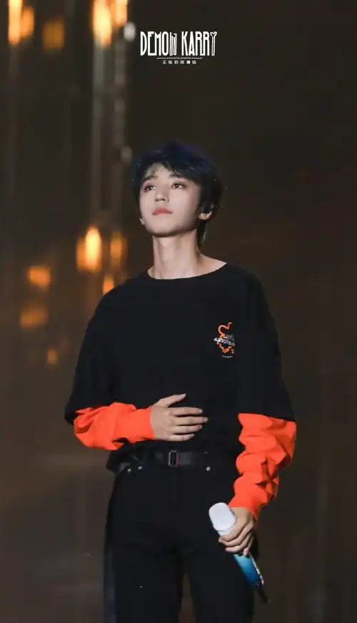 2023年,祝你出道十周年快乐,将剥开天空,逆风飞翔;2023年,祝你24岁