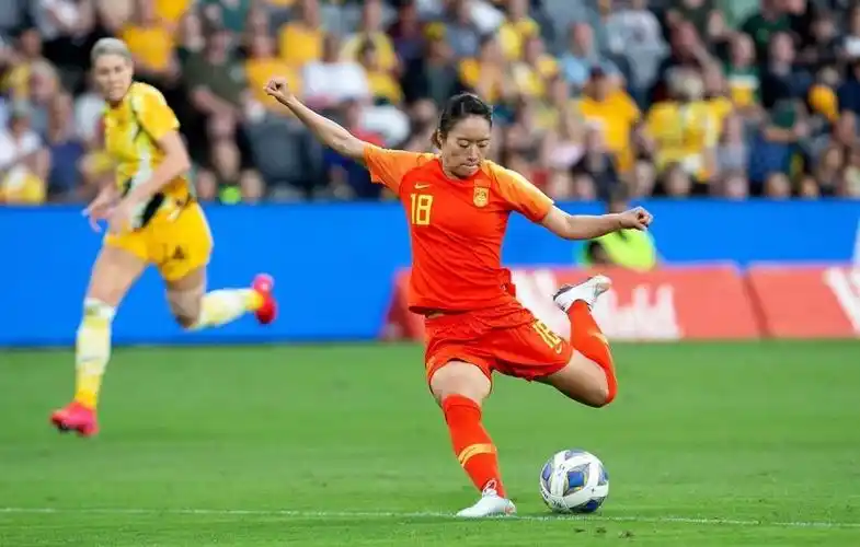 火线中国女足踢出近年来最好的一场比赛铿锵玫瑰真提气