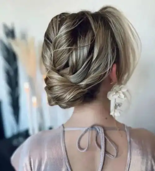 简约干练盘发发型 8款优雅低盘发推荐_盘发发型 - 美发站