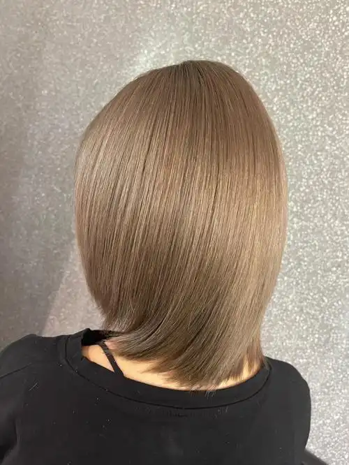 奶茶棕秋冬季节最流行的颜色奶茶棕灰93奶茶棕灰发色是奶茶色和棕色