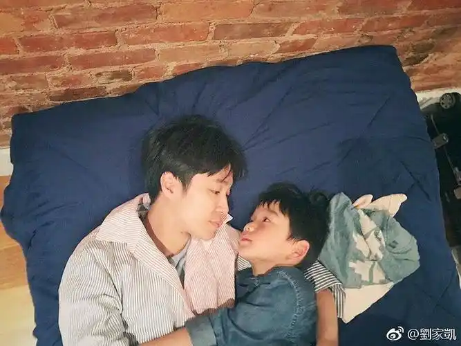 刘家凯:见到青峰爸爸开心的不得了(你们到底要抱多久?